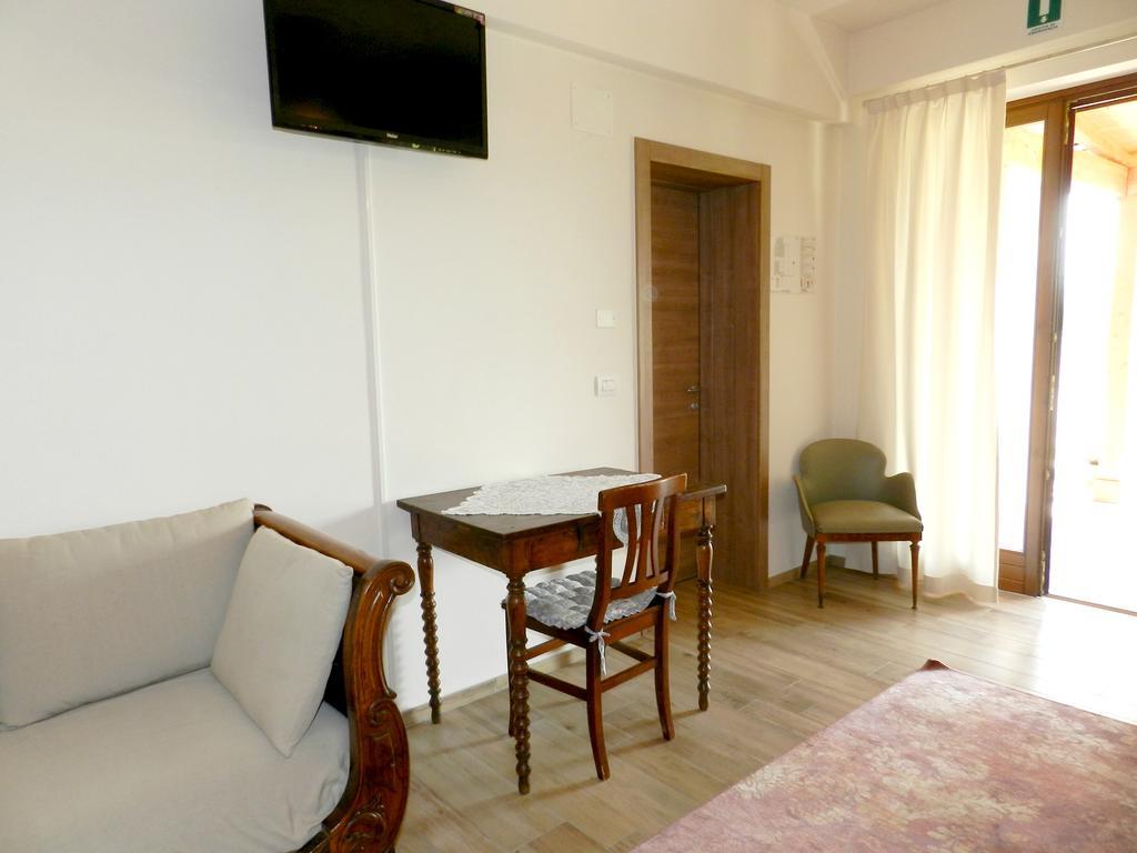 Готель Agriturismo Zio Michele Ізола-делла-Скала Екстер'єр фото